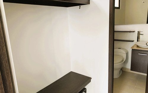 Apartamento En Arriendo En Las Lomas El Poblado Medellín| Piscina, Gym Y Zonas Verdes Cerca De El Tesoro Con 72 M², 2 Habitaciones, 2 Baños Y 2 Parqueaderos