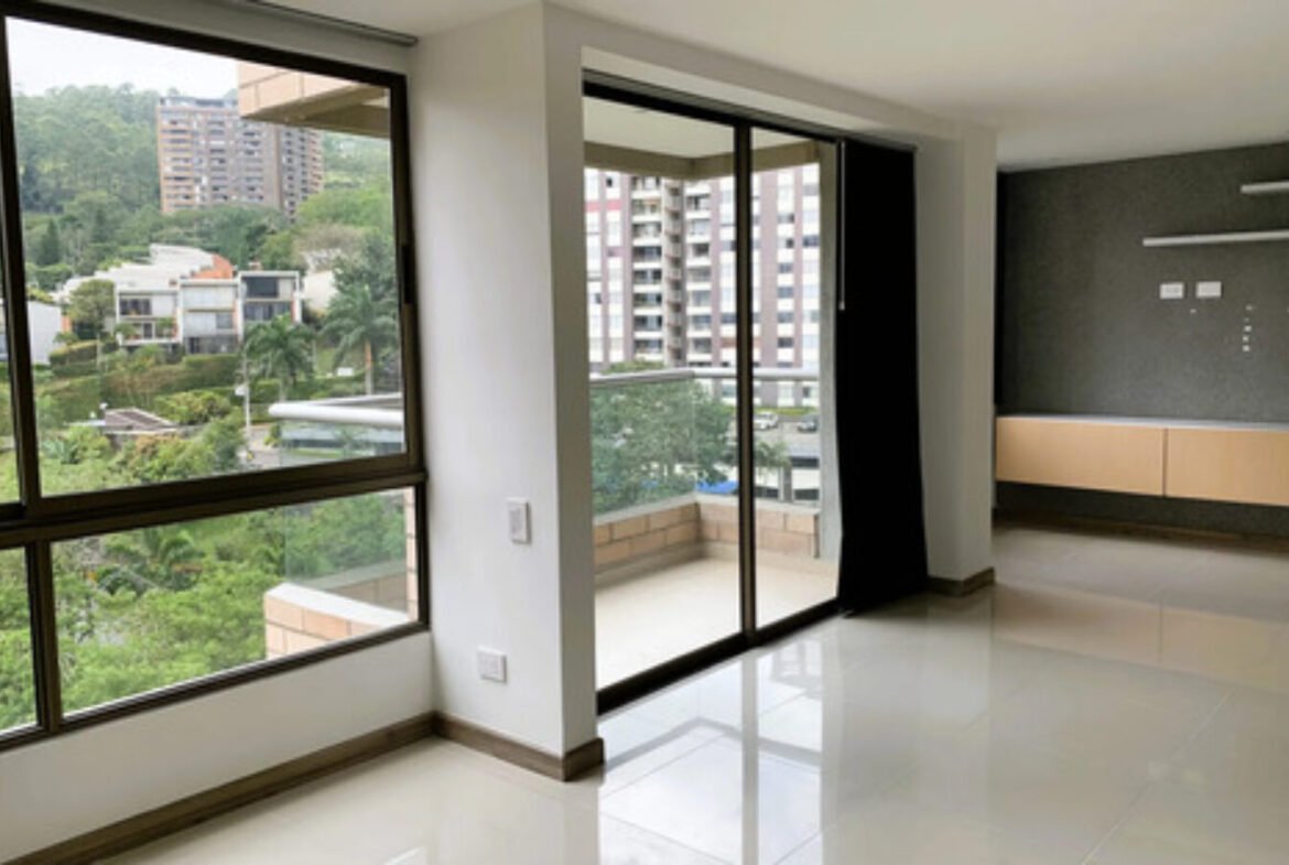 Apartamento En Arriendo En Las Lomas El Poblado Medellín| Piscina, Gym Y Zonas Verdes Cerca De El Tesoro Con 72 M2 , 2 Habitaciones, 2 Baños Y 2 Parqueaderos