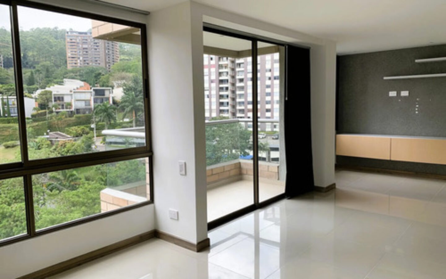 simh-crop-9954-9955 Apartamento En Arriendo En Las Lomas El Poblado Medellín| Piscina, Gym Y Zonas Verdes Cerca De El Tesoro Con 72 M2 , 2 Habitaciones, 2 Baños Y 2 Parqueaderos