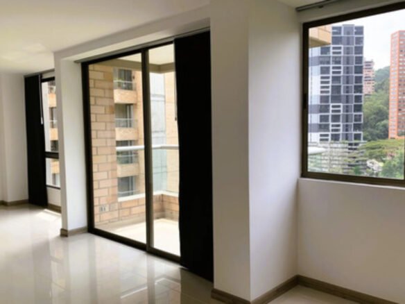 Apartamento En Arriendo En Las Lomas El Poblado Medellín| Piscina, Gym Y Zonas Verdes Cerca De El Tesoro Con 72 M2 , 2 Habitaciones, 2 Baños Y 2 Parqueaderos