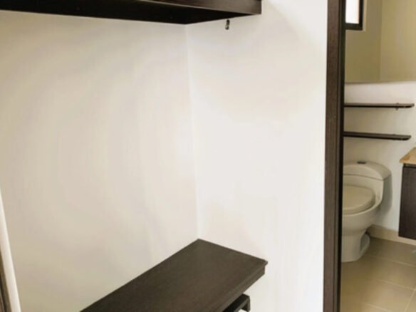 Apartamento En Arriendo En Las Lomas El Poblado Medellín| Piscina, Gym Y Zonas Verdes Cerca De El Tesoro Con 72 M2 , 2 Habitaciones, 2 Baños Y 2 Parqueaderos