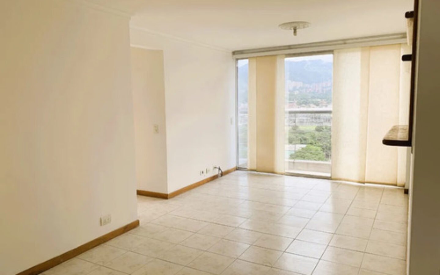 simh-crop-9964-9966 Apartamento En Arriendo En Patio Bonito El Poblado Medellín | Balcón Cerca De Milla De Oro Con 2 Habitaciones, 2 Baños Y 1 Parqueadero