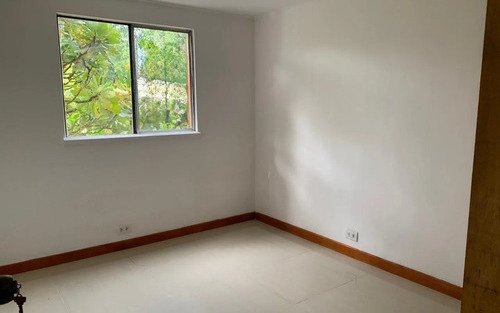 Apartamento Reformado En Venta En El Tesoro, El Poblado Medellín | 87 M2, 4 Habitaciones Y Cerca A El Centro Comercial El Tesoro