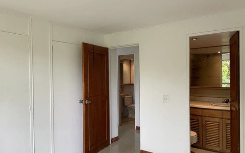 Apartamento Reformado En Venta En El Tesoro, El Poblado Medellín | 87 M2, 4 Habitaciones Y Cerca A El Centro Comercial El Tesoro