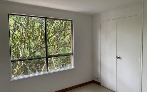 Apartamento Reformado En Venta En El Tesoro, El Poblado Medellín | 87 M2, 4 Habitaciones Y Cerca A El Centro Comercial El Tesoro