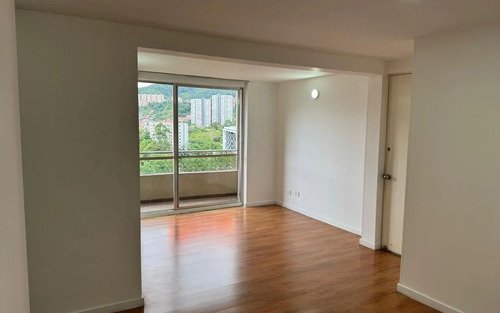 Apartamento En Venta En Loma De Los Bernal | 80 M2, Piso 15, Balcón, Parqueadero Y Unidad Club House