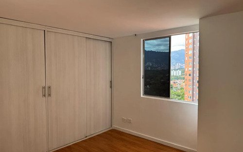 Apartamento En Venta En Loma De Los Bernal | 80 M2, Piso 15, Balcón, Parqueadero Y Unidad Club House