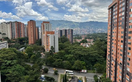 Apartamento En Venta En Loma De Los Bernal | 80 M2, Piso 15, Balcón, Parqueadero Y Unidad Club House
