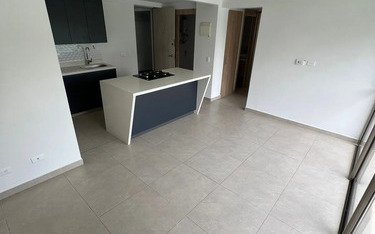 Negociable | Apartamento En Venta En Loma De Los Bernal | 51 M2, Parqueadero, Cuarto Útil Y Unidad Completa Cerca Al Cerro De Las Tres Cruces