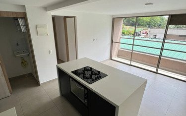 Negociable | Apartamento En Venta En Loma De Los Bernal | 51 M2, Parqueadero, Cuarto Útil Y Unidad Completa Cerca Al Cerro De Las Tres Cruces