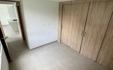 Negociable | Apartamento En Venta En Loma De Los Bernal | 51 M2, Parqueadero, Cuarto Útil Y Unidad Completa Cerca Al Cerro De Las Tres Cruces