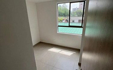 Negociable | Apartamento En Venta En Loma De Los Bernal | 51 M2, Parqueadero, Cuarto Útil Y Unidad Completa Cerca Al Cerro De Las Tres Cruces