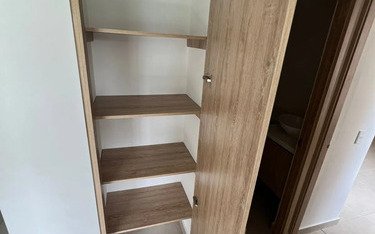 Negociable | Apartamento En Venta En Loma De Los Bernal | 51 M2, Parqueadero, Cuarto Útil Y Unidad Completa Cerca Al Cerro De Las Tres Cruces