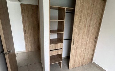 Negociable | Apartamento En Venta En Loma De Los Bernal | 51 M2, Parqueadero, Cuarto Útil Y Unidad Completa Cerca Al Cerro De Las Tres Cruces