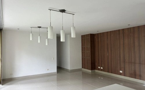 Apartamento En Arriendo En El Poblado Sector Milla De Oro Medellín | 115 M², 4 Habitaciones, 2 Parqueaderos Y Excelente Ubicación A Pocas Cuadras Del San Fernando Plaza