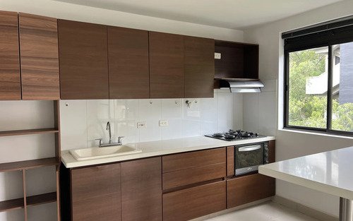 Apartamento En Arriendo En El Poblado Sector Milla De Oro Medellín | 115 M², 4 Habitaciones, 2 Parqueaderos Y Excelente Ubicación A Pocas Cuadras Del San Fernando Plaza
