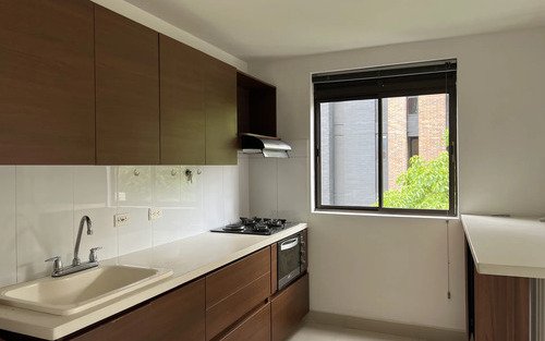 Apartamento En Venta En El Poblado , Milla De Oro, Medellín| 115 M2, 4 Habitaciones, 2 Parqueaderos Y Excelente Ubicación
