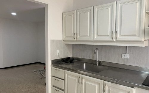 Apartamento En Venta En Patio Bonito Medellín, El Poblado | 130 M2, Balcón, 4 Habitaciones Y Cerca Al Metro