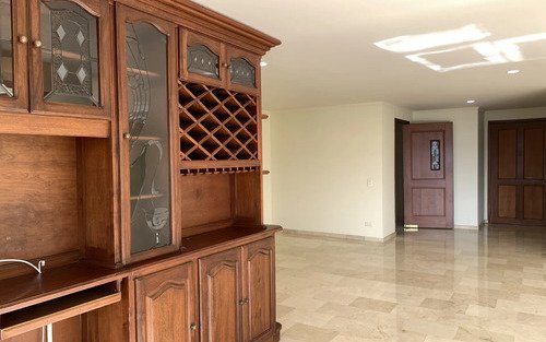 Apartamento En Arriendo En El Tesoro, El Poblado | 167 M2, 4 Habitaciones, Vista Panorámica Y Gimnasio