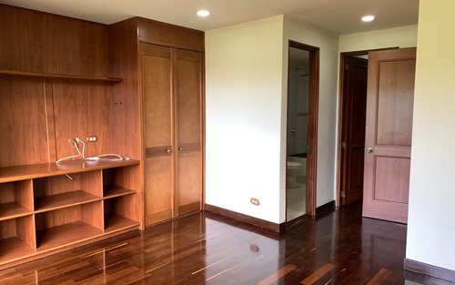 Apartamento En Arriendo En El Tesoro, El Poblado | 167 M2, 4 Habitaciones, Vista Panorámica Y Gimnasio