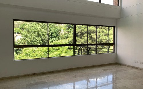 Penthouse En Arriendo En Los Balsos, El Poblado | 350 M², Doble Altura, Terrazas Y 4 Parqueaderos
