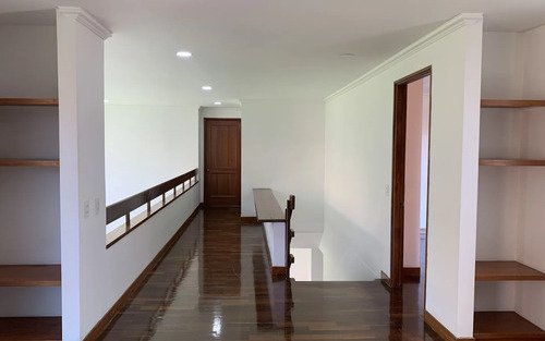 Penthouse En Arriendo En Los Balsos, El Poblado | 350 M², Doble Altura, Terrazas Y 4 Parqueaderos