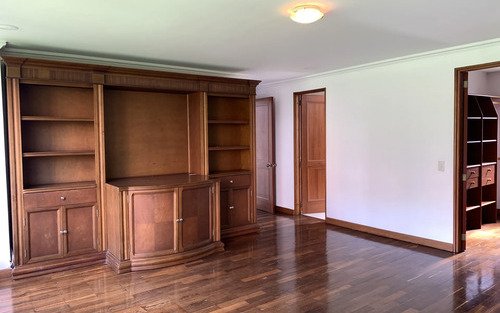 Penthouse En Arriendo En Los Balsos, El Poblado | 350 M², Doble Altura, Terrazas Y 4 Parqueaderos