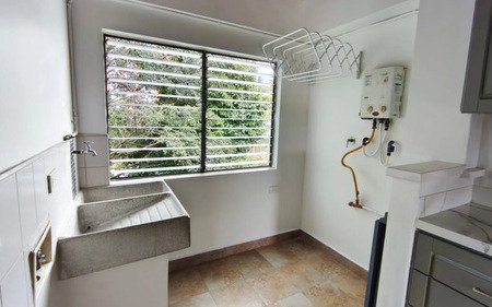 Apartamento En Arriendo Laureles La Castellana Medellín | 3habitaciones, 2 Baños Balcón Y Garaje