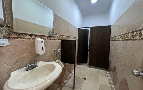 Casa Comercial En Arriendo En Laureles | 308 M2, Zona Exterior, Alto Flujo Y Excelente Visibilidad