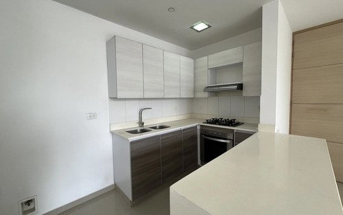 Apartamento En Venta En Castropol El Poblado Medellín | 90 M2, Balcón, 2 Alcobas, 3 Baños Y 2 Garajes Unidad Completa Con Piscina Y Excelente Conectividad Gracias A Su Cercanía Rutas De Transporte