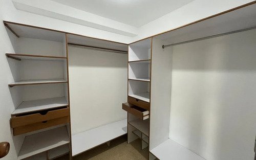 Apartamento En Arriendo En El Poblado Las Lomas | 136 M², Con Lavaplatos, Balcón, 4 Alcobas Y 2 Parqueaderos