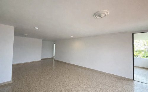 Apartamento En Venta En El Poblado Las Lomas | 136 M², Con Lavaplatos, Balcón, 4 Alcobas Y 2 Parqueaderos