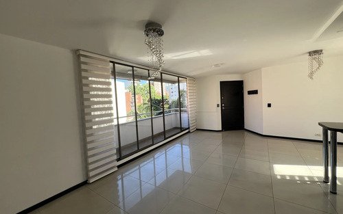 Apartamento En Arriendo En Laureles Medellín | 110 M2, Piso 7 Con Ascensor , 3 Habitaciones Y Parqueadero, En Todo El Segundo Parque De Laureles
