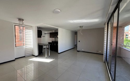 Apartamento En Arriendo En Laureles Medellín | 110 M2, Piso 7 Con Ascensor , 3 Habitaciones Y Parqueadero, En Todo El Segundo Parque De Laureles