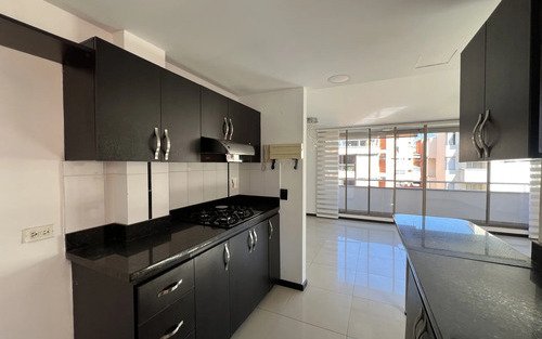 Apartamento En Arriendo En Laureles Medellín | 110 M2, Piso 7 Con Ascensor , 3 Habitaciones Y Parqueadero, En Todo El Segundo Parque De Laureles