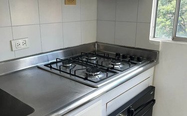 Apartamento Remodelado Amoblado En Arriendo En Villa Carlota, El Poblado Medellín | 53 M2, 2 Habitaciones Y Parqueadero Cubierto
