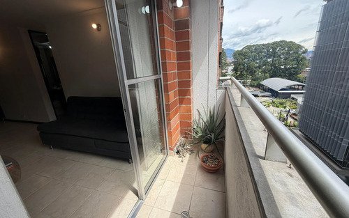 Apartamento En Venta En El Poblado Medellín Sector Ciudad Del Río | 61 M2, Piso 11, 3 Alcobas, Balcón Y Parqueadero, Unidad Con Zonas Sociales Completas