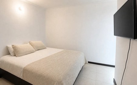 Apartamento En Venta En El Poblado Medellín Sector Ciudad Del Río | 61 M2, Piso 11, 3 Alcobas, Balcón Y Parqueadero, Unidad Con Zonas Sociales Completas