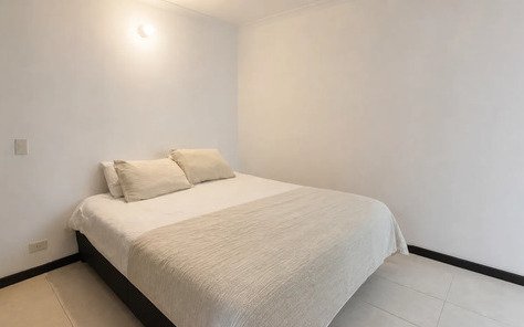 Apartamento En Venta En El Poblado Medellín Sector Ciudad Del Río | 61 M2, Piso 11, 3 Alcobas, Balcón Y Parqueadero, Unidad Con Zonas Sociales Completas