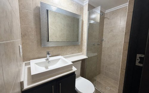 Apartamento En Venta En El Poblado Medellín Sector Ciudad Del Río | 61 M2, Piso 11, 3 Alcobas, Balcón Y Parqueadero, Unidad Con Zonas Sociales Completas